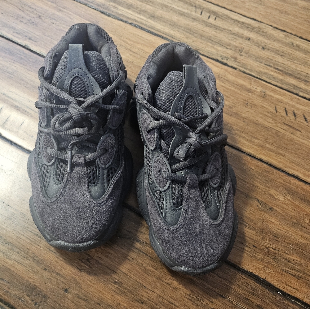 Yeezy running shoes size 4 youth